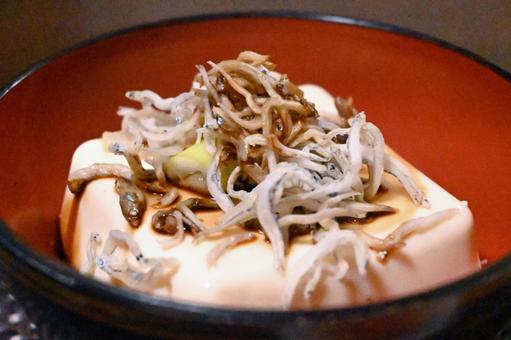 Cold tofu topped with whitebait, JPG