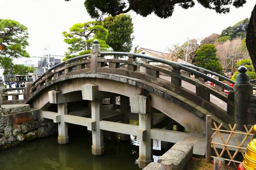 鶴岡八幡宮・太鼓橋1(神奈川県鎌倉市) 鶴岡八幡宮・太鼓橋1(神奈川県鎌倉市) 太鼓橋,反り橋,赤橋の写真素材