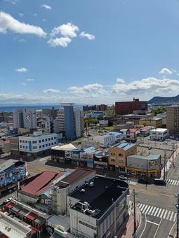 ホテルの窓から見た函館市 ホテルの窓から見た函館市 函館市,窓,景色の写真素材
