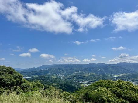 三日月山の山頂から眺める風景1 三日月山の山頂から眺める風景1の写真