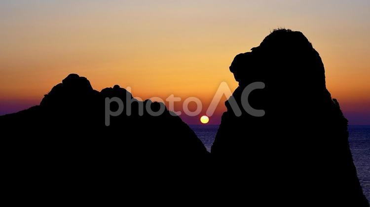 長崎県壱岐島の夕方の猿岩 猿岩,岩,海の写真素材