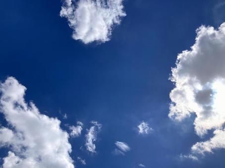 雲間の夏空 雲間の夏空の写真