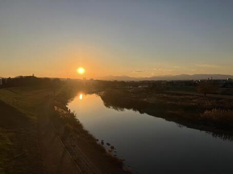 入間川に沈む夕日 埼玉県,狭山市,夕焼けの写真素材