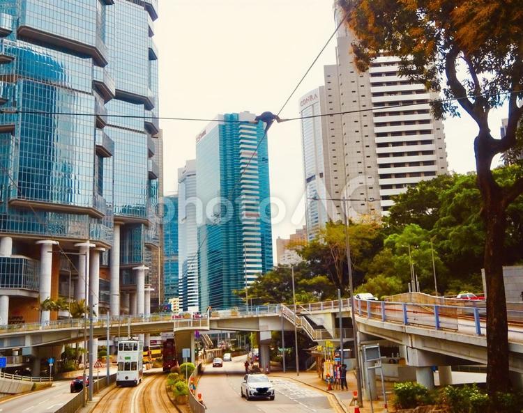 香港のビジネス街の車窓 空,スカイライン,ビジネスの写真素材