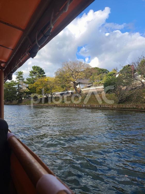 松江城の堀川をめぐる遊覧船の風景 松江城,島根県,堀川遊覧船の写真素材