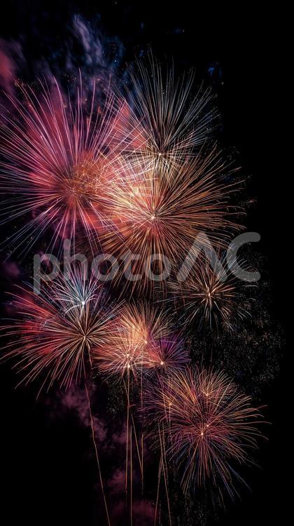 多彩な色合いで咲き誇る夏夜の花火大会 花火大会,夏夜,花火の写真素材