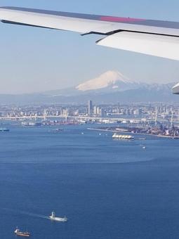 富士山と横浜 景色,富士山,ランドマークタワーの写真素材