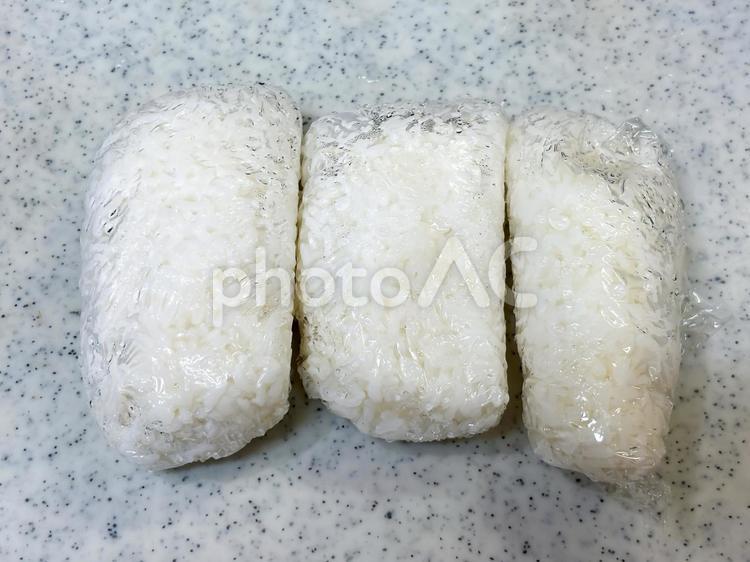 解凍中の冷凍ごはん 冷凍ごはん,解凍,白米の写真素材