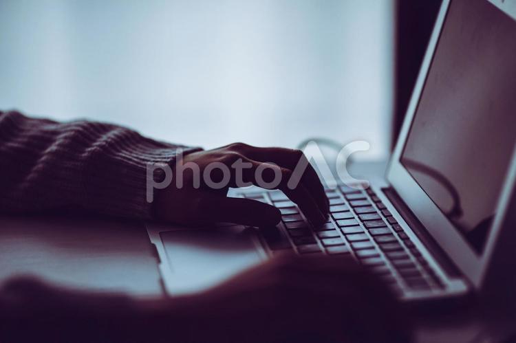 パソコン操作 インターネット,コンピュータ,コンピューターの写真素材