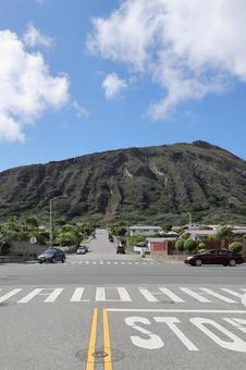 ALOHA文字の横断歩道 ALOHA文字の横断歩道 ハワイ,ホノルル,ワイキキの写真素材