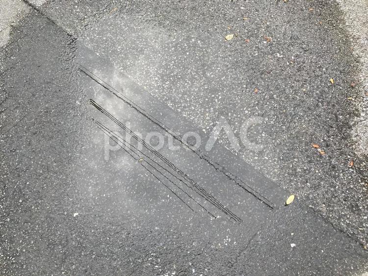 水たまりの風景 水たまり,風景,道路の写真素材