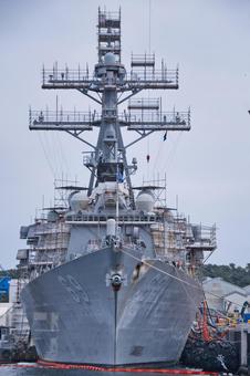 横須賀港に停泊している船 横須賀港,船,最先端の写真素材