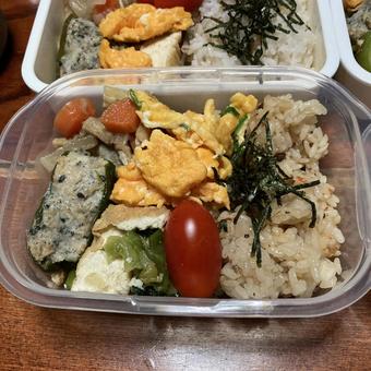 山菜おこわと卵、肉詰め弁当 山菜おこわ,ごはん,弁当の写真素材