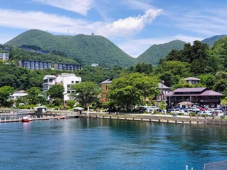 芦ノ湖の海賊船から見る元箱根港 芦ノ湖の海賊船から見る元箱根港 芦ノ湖,元箱根港,箱根海賊船の写真素材