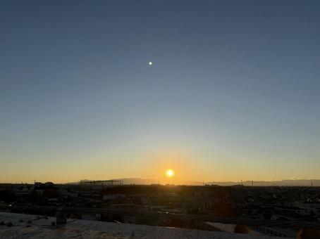 夕陽と一番星 夕陽と一番星 空,夕焼け,夕陽の写真素材