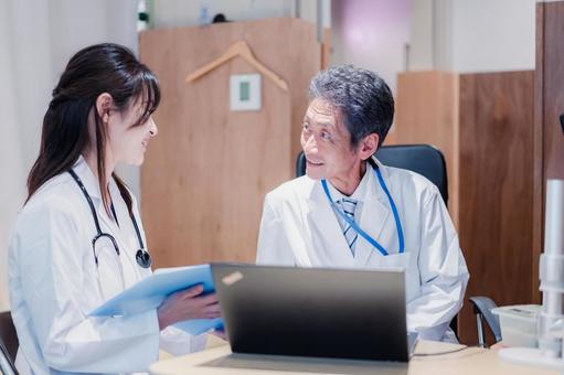 ライフスタイル 日本人,総合病院,笑顔の写真素材