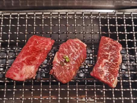 高級焼肉店の和牛カルビと牛ハラミ 高級焼肉店の和牛カルビと牛ハラミ 焼肉,カルビ,ハラミの写真素材