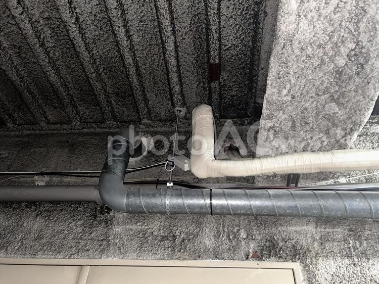 天井　配管　建設現場 配管,建設工事,建築現場の写真素材