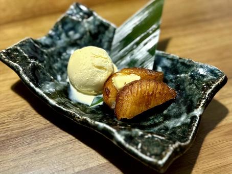 バニラアイスいももち添え バニラアイスいももち添え バニラアイス,アイス,餅の写真素材