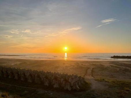 吉田浜の朝日 吉田浜の朝日 吉田浜,海岸,亘理の写真素材