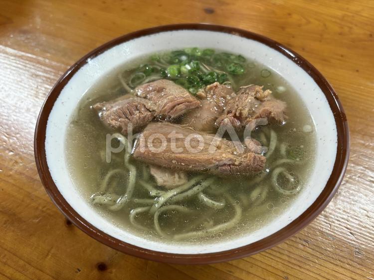 軟骨ソーキそば-よもぎ麺 沖縄,okinawa,フーチバーの写真素材