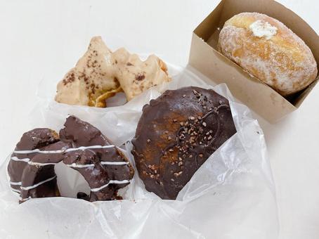 ドーナツ お菓子 食べ物 ドーナツ お菓子 食べ物 ドーナツ,ドーナッツ,チョコレートの写真素材