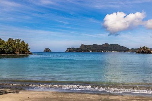 小笠原諸島・父島 扇浦海岸から望む風景 小笠原諸島・父島 扇浦海岸から望む風景 扇浦海岸,父島,小笠原諸島の写真素材