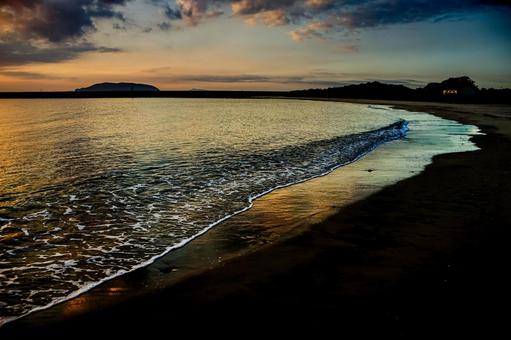 <Goto scenery> Beach scene at dawn, JPG