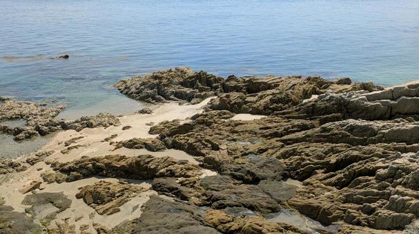 岩と砂浜が織りなす海岸線-01 岩と砂浜が織りなす海岸線-01の写真