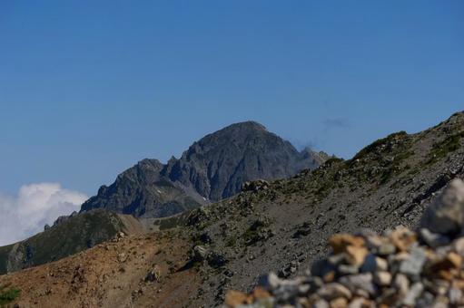 立山からのぞむ剣岳の写真