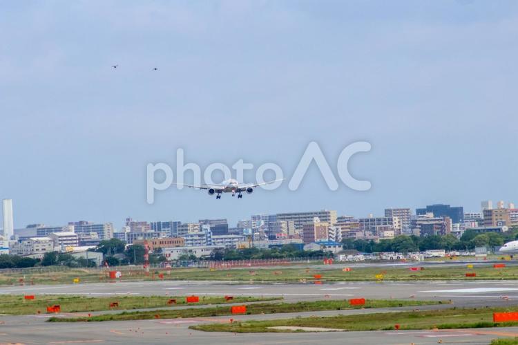 福岡上空、快晴の風景 飛行機,航空機,旅客機の写真素材
