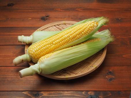 とうもろこし とうもろこし とうもろこし,テーブル,夏野菜の写真素材
