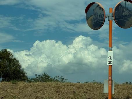 ミラーと夏の雲 ミラーと夏の雲の写真