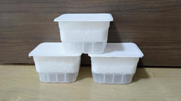 除湿や湿気取り用の乾燥剤3個 除湿や湿気取り用の乾燥剤3個 乾燥剤,湿気,除湿の写真素材