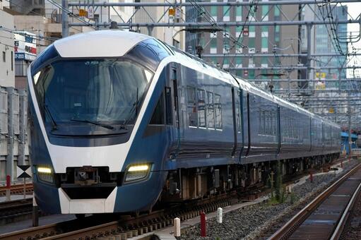 伊豆へ行く特急（サフィール踊り子） 特急,鉄道,乗り物の写真素材