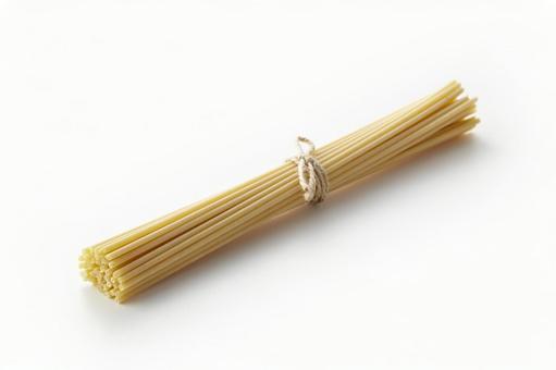 ブガティーニ 穴あきパスタ ブガティーニ 穴あきパスタの写真