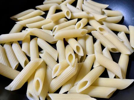 味付け前のペンネ 味付け前のペンネ パスタ,ペンネ,ショートパスタの写真素材