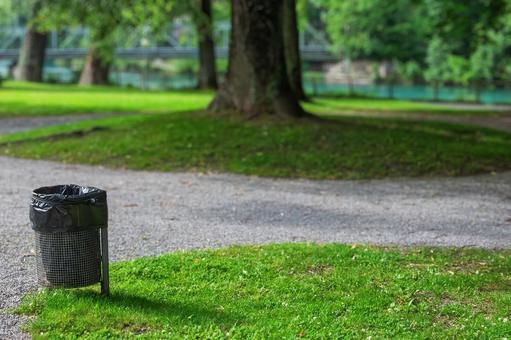 外国の公園のごみ箱 外国の公園のごみ箱 公園,ごみ箱,緑の写真素材