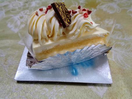 バタークリームケーキ バタークリームケーキ ケーキ,バター,クリームの写真素材