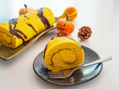 かぼちゃのロールケーキ、かぼちゃ、団栗 かぼちゃのロールケーキ、かぼちゃ、団栗 秋,スイーツ,ロールケーキの写真素材