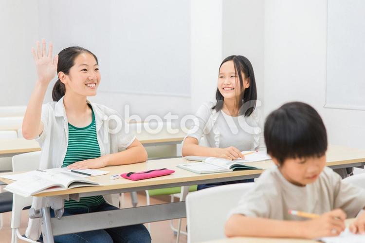 塾・学校で授業を受ける小学生・中学生 塾,子供,生徒の写真素材