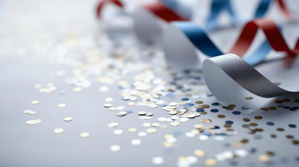 カラフルな紙吹雪とお祝いのリボンの写真