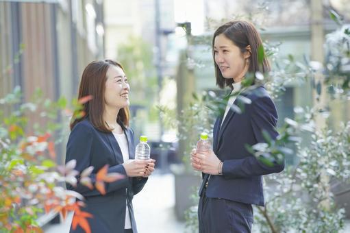聊天的女商人, JPG 聊天的女商人, JPG