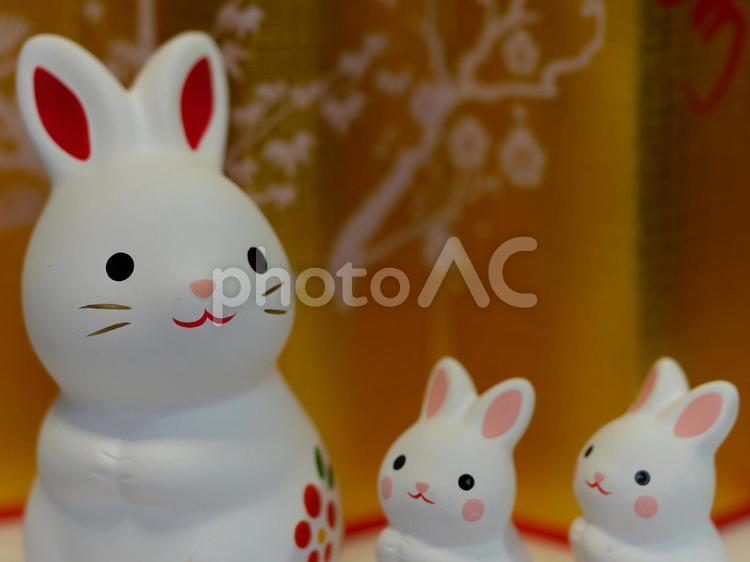 卯年の置物の年賀状素材 年賀状,卯年,卯の写真素材