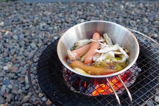 アヒージョ アヒージョ キャンプ,キャンプ飯,アヒージョの写真素材