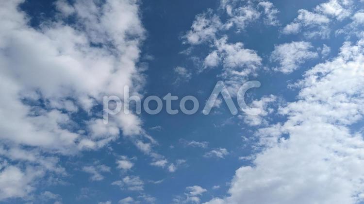青い空と白い雲の風景 青い空,白い雲,背景素材の写真素材