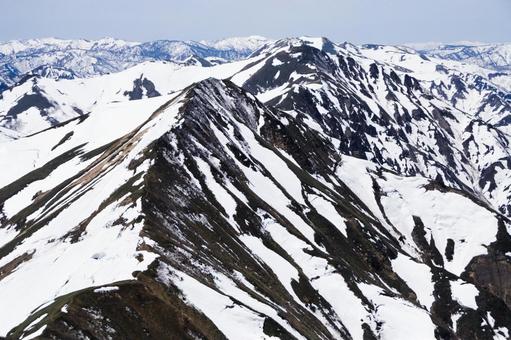 残雪の春の谷川岳 山,雪,風景の写真素材