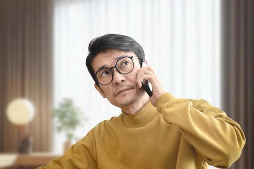 電話で話す男性 男性,通話,問い合わせの写真素材