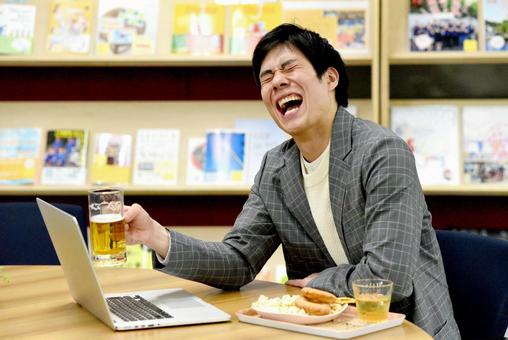 A man toasting a PC screen, male, laugh, beer, JPG