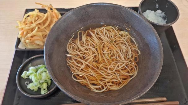 そばとかき揚げと大根おろし そば,蕎麦,立ち食いの写真素材